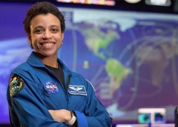the first woman to come to the iss in a 6 month extension mission 120244