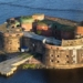 the floating cannon rises in the middle of the sea in russia with a mysterious history that attracts visitors 120778