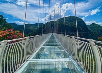 the most terrifying bridge in the world gives visitors a thrilling experience 120967