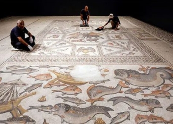 the painting exploring a 1 700 year old ruin in israel 121586