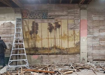 the painting frame hundred year old riches in the ancient house