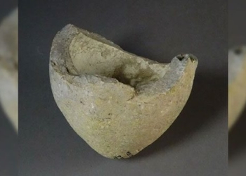 the pottery vase is actually a death weapon 900 years old 120266