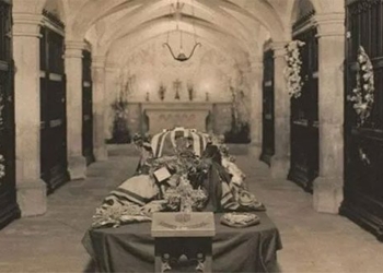 the secret unknown inside the 200 year old mouth of the british royalty 123134