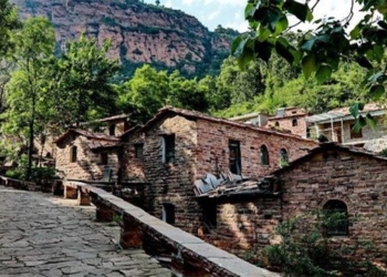 the strange village 90 residents can only marry with people from the same clan 120224