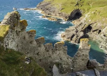 the tintagel castle of king arthur is at risk of sinking due to climate change 123236