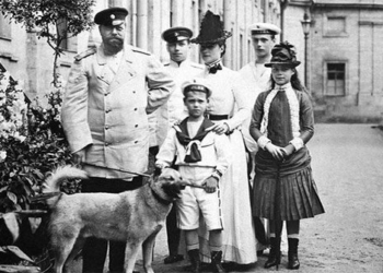 the truth about famous historical figures who used to be on the people s hands asking for money vo 120275
