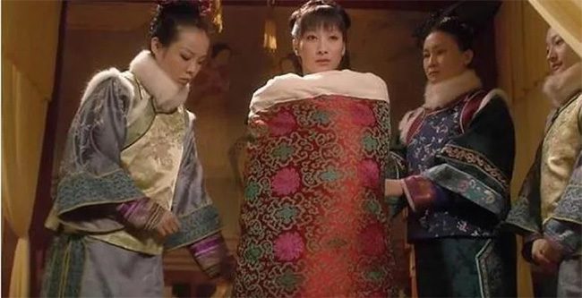 Concubines serving the emperor must follow strict protocols.