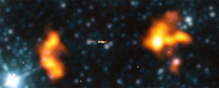 Actual image of Alcyoneus, the largest galaxy ever discovered.
