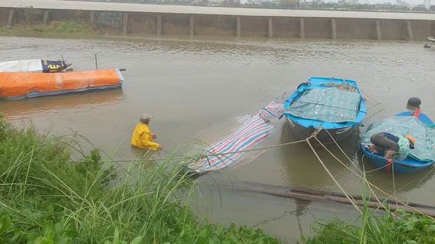 Typhoon Noru caused a boat anchored on the river in Nai Hien Dong Ward (Son Tra District) to sink.