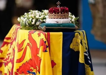 things you may not know about queen elizabeth ii clothing 122931
