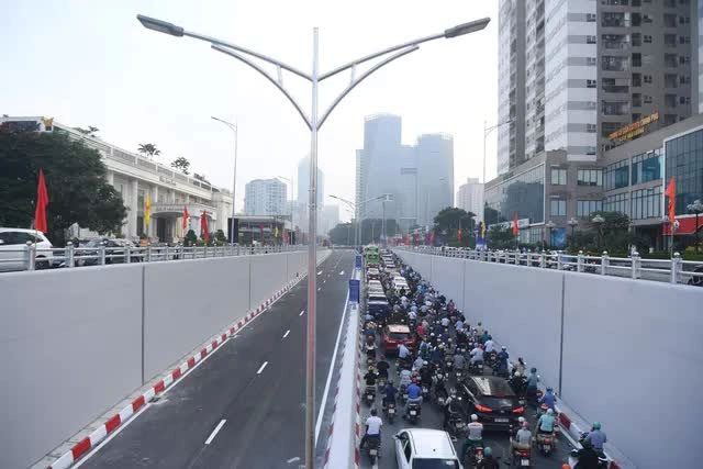 The underpass measures 475m in length, with a 95m enclosed section