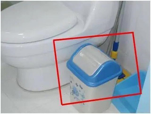 People often leave trash bins in the bathroom, causing unpleasant odors.