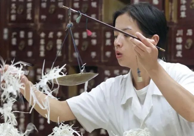 Pakistan health authorities successfully test Chinese herbal medicine for Covid-19.