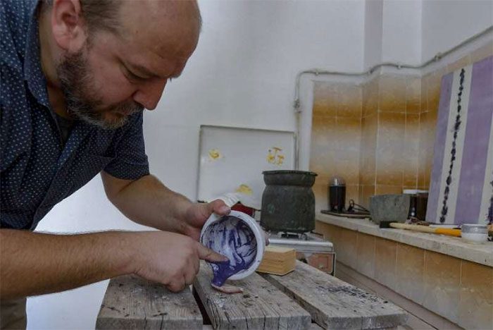 Mouhamad Ghassen Nouira produces purple dye