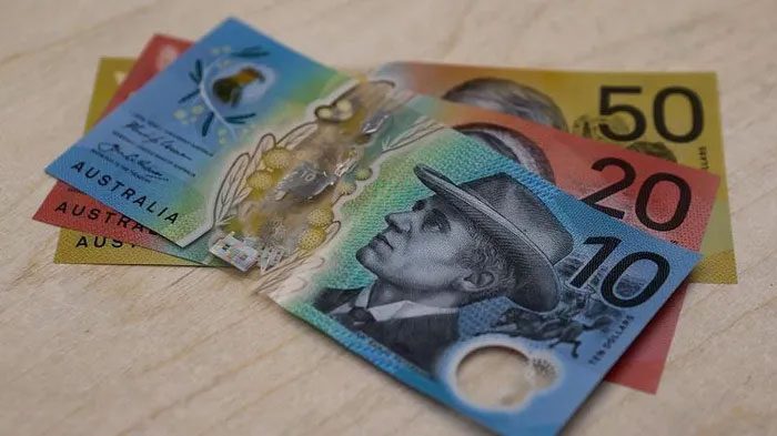 The window feature on Australian banknotes also helps you determine if a note is 'dirty' or not.