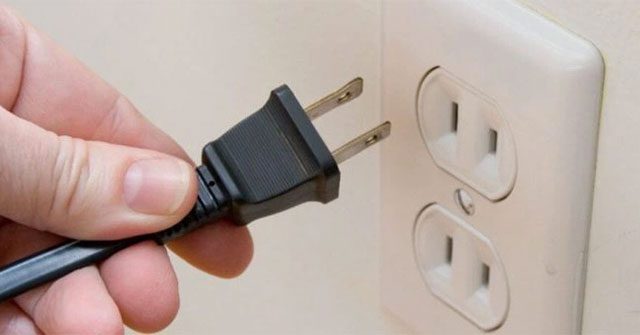 Regularly unplugging devices can save a significant amount of daily electricity consumption. Photo: Semper Solaris.