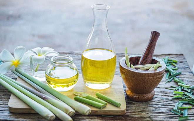 The scent from lemongrass or lemongrass essential oil can repel mosquitoes.