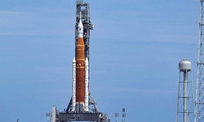 Artemis 1 stack at launch pad 39B.