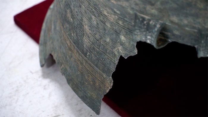 The rim of the drum has about two-thirds of its surface remaining.