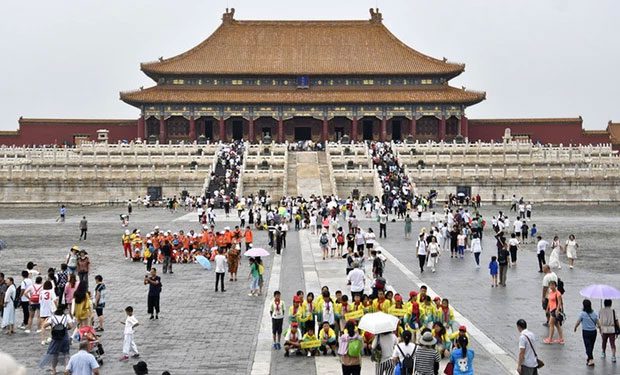 Due to the high number of visitors, the management had to implement measures to protect them.