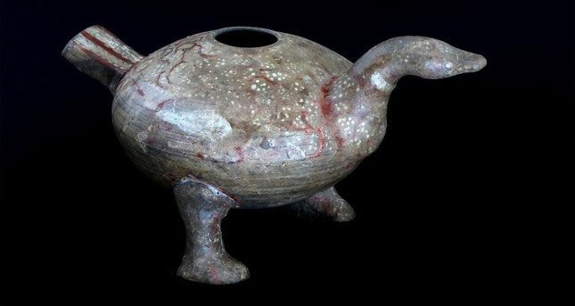 Ceramic bird figurine from the Warring States period