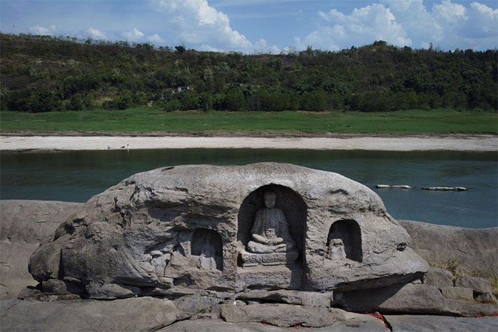 Three Buddhist statues believed to date back to the Ming and Qing Dynasties