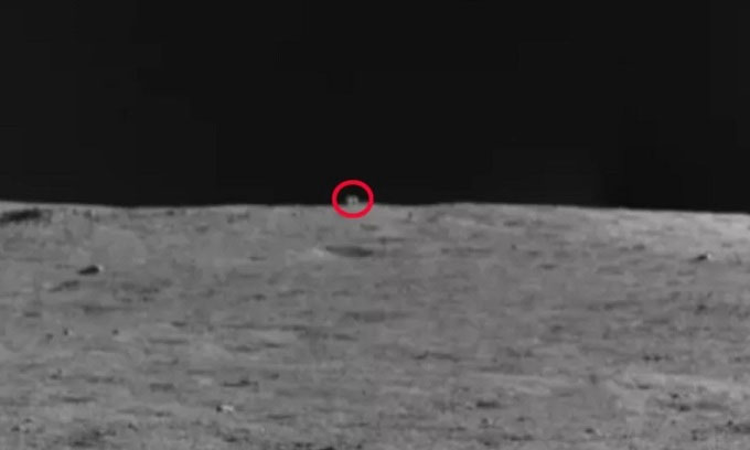 The object compared to a tent in the picture taken by the Yutu-2 rover.
