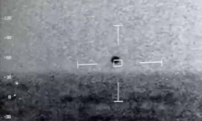 UAP image recorded by the USS Omaha's Combat Information Center