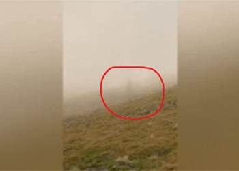 unexpectedly captured a moment of the ghost next to me on the mountain 124222