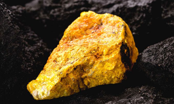 A block of uranium excavated from nature.
