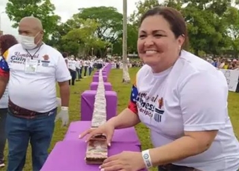 venezuela sets guinness record for longest chocolate bar in the world 120105