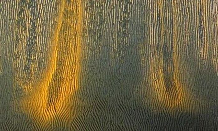 Strange mineral streaks on Mars.