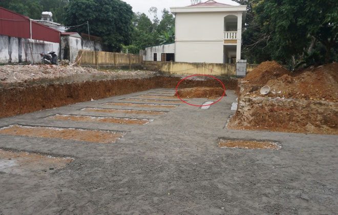 Location of the tomb discovery and artifacts inside.