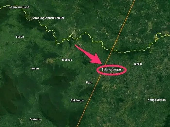 Map showing Balaikarangan directly in the path of the Chinese rocket
