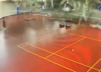 video earthquake destroys house roof shakes train section in taiwan china 123044