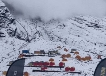 video horrifying scenarios devouring all tents on the mountain 123386