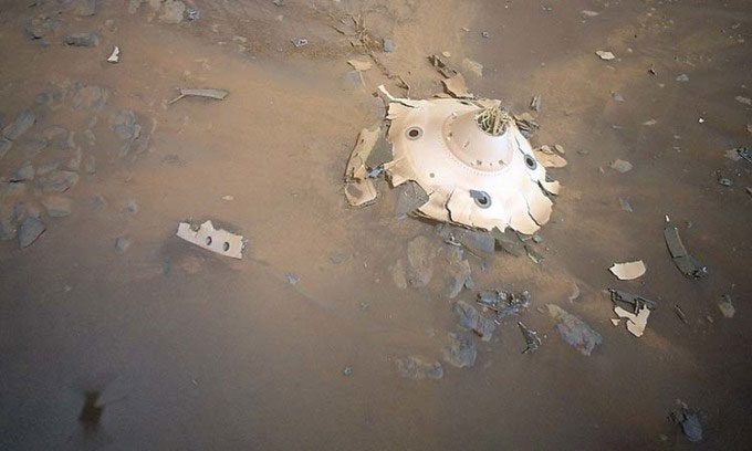 The protective shell of the Perseverance rover (NASA) shattered after landing on Mars.
