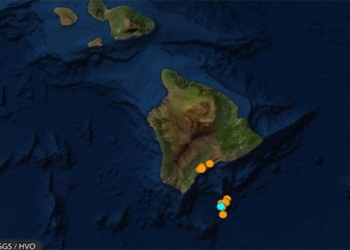 volcano behind hawaii beach surprisingly erupts 121836