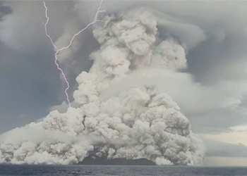 volcano eruption tonga created 590000 lightning strikes in 3 days 119077