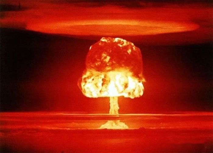 If all human nuclear bombs were to explode, the living environment would be destroyed.