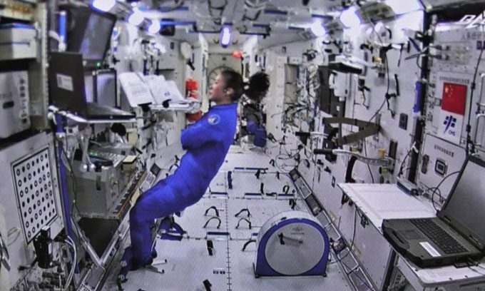 Wang Yaping working in the Tiangong space station
