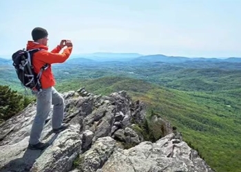 why do people see the green mountains from a distance 120703