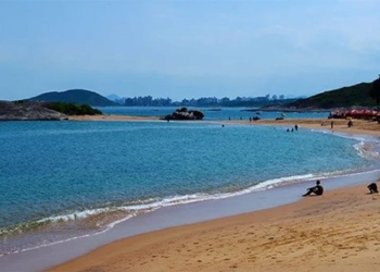 why is this beautiful beach so empty 119493