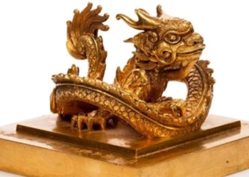 why the yellow color was chosen as the symbol of the king 123879