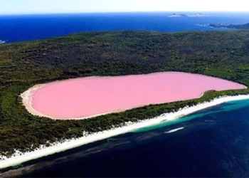 why water resources in the world have diverse colors 123679