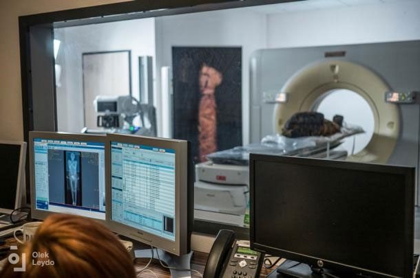 The research team has scanned multiple times the pregnant mummy found for the first time in the world.