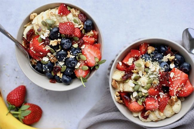 Oatmeal is a food that helps reduce cholesterol.