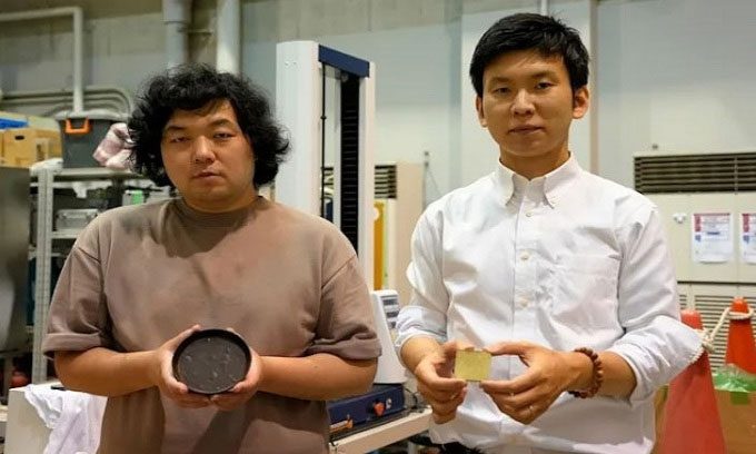 Researchers Yuya Sakai (right) and Kota Machida holding a product made from edible cement.