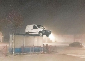 5 seat van suddenly appears on bus stop is it a supernatural phenomenon 116593