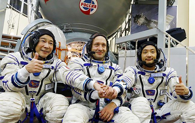 Billionaire Yusaku Maezawa (left) with Russian astronaut